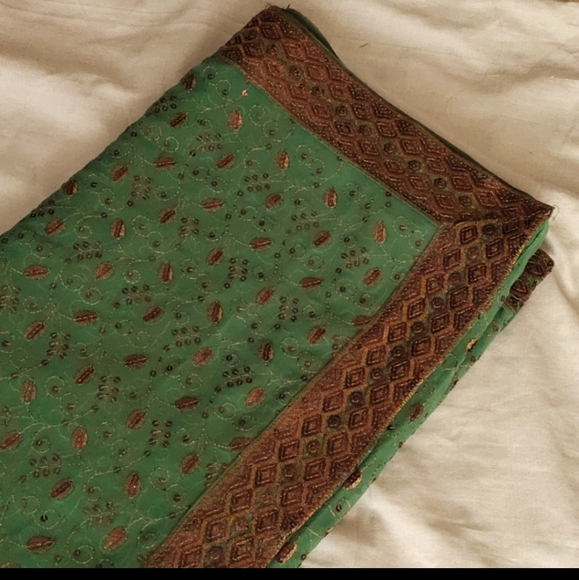 Party wear saree - Picture 4 of 10